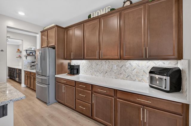 8153 Seahorse Way, Elk Grove, CA 95757