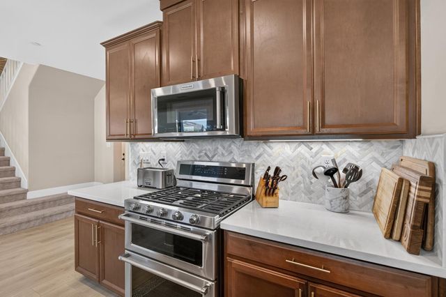 8153 Seahorse Way, Elk Grove, CA 95757