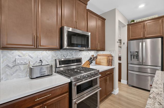 8153 Seahorse Way, Elk Grove, CA 95757