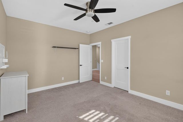 8153 Seahorse Way, Elk Grove, CA 95757