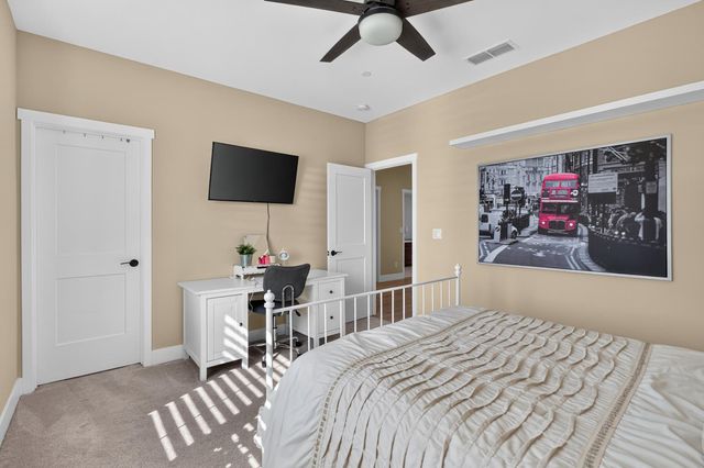 8153 Seahorse Way, Elk Grove, CA 95757