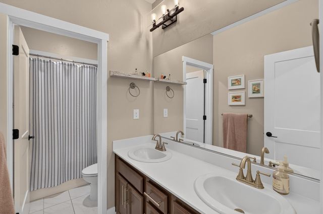 8153 Seahorse Way, Elk Grove, CA 95757