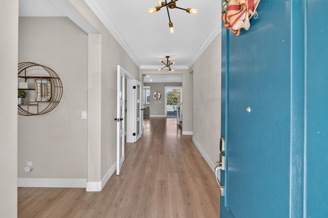 8153 Seahorse Way, Elk Grove, CA 95757