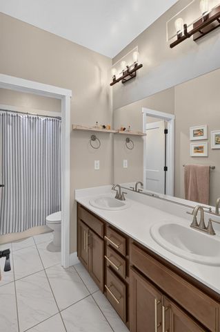 8153 Seahorse Way, Elk Grove, CA 95757