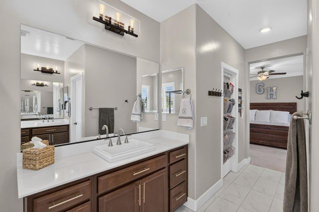 8153 Seahorse Way, Elk Grove, CA 95757