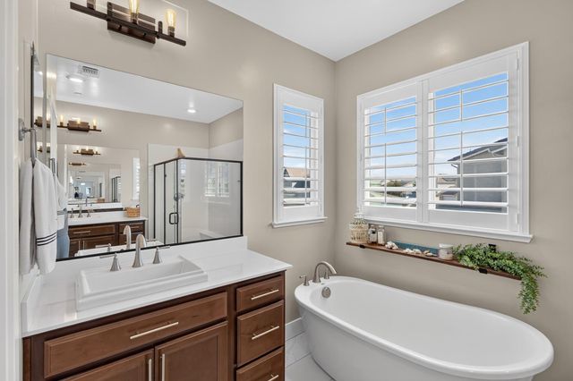8153 Seahorse Way, Elk Grove, CA 95757