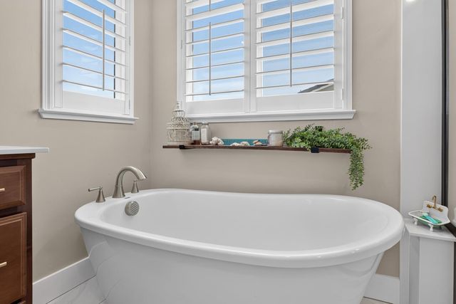 8153 Seahorse Way, Elk Grove, CA 95757