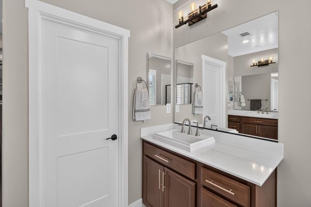 8153 Seahorse Way, Elk Grove, CA 95757