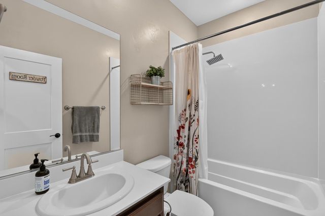 8153 Seahorse Way, Elk Grove, CA 95757