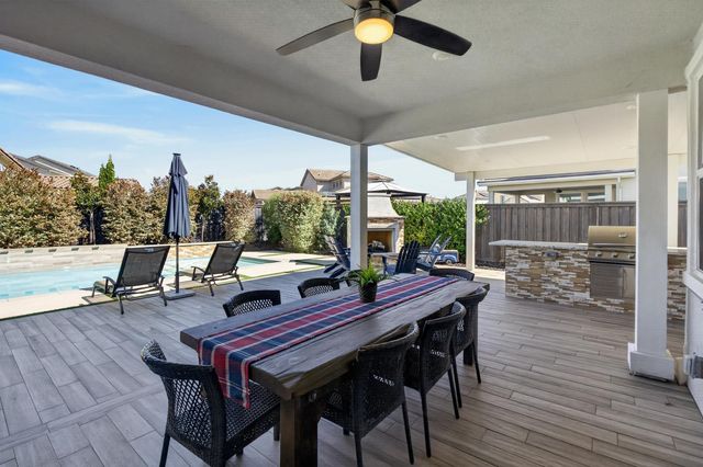 8153 Seahorse Way, Elk Grove, CA 95757