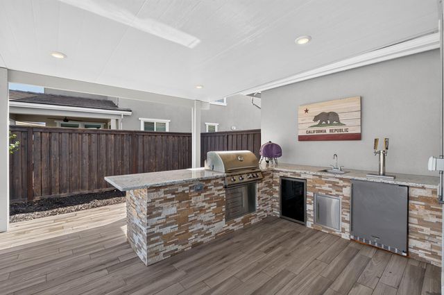 8153 Seahorse Way, Elk Grove, CA 95757