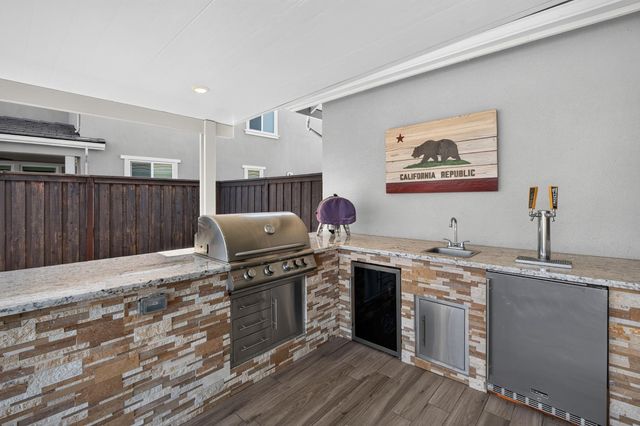 8153 Seahorse Way, Elk Grove, CA 95757