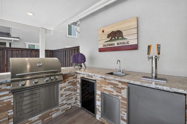8153 Seahorse Way, Elk Grove, CA 95757