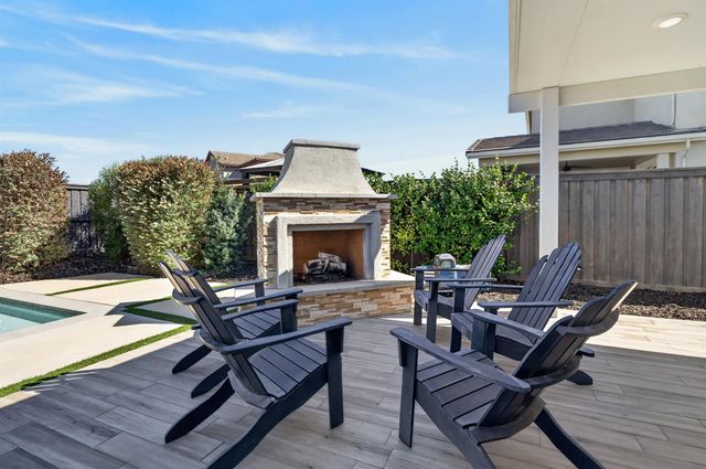 8153 Seahorse Way, Elk Grove, CA 95757