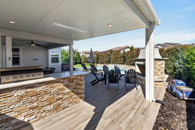 8153 Seahorse Way, Elk Grove, CA 95757