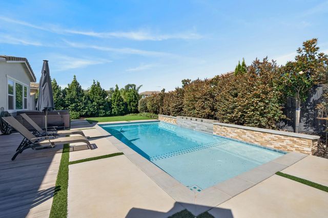 8153 Seahorse Way, Elk Grove, CA 95757