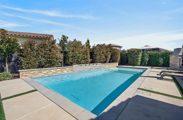 8153 Seahorse Way, Elk Grove, CA 95757