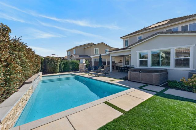 8153 Seahorse Way, Elk Grove, CA 95757