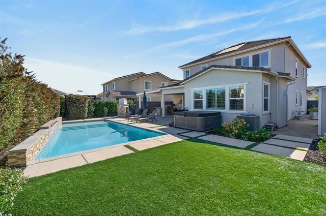 8153 Seahorse Way, Elk Grove, CA 95757