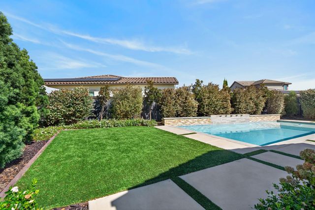 8153 Seahorse Way, Elk Grove, CA 95757