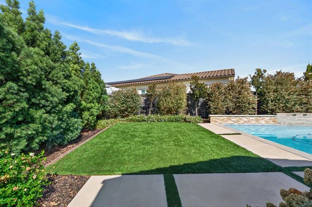 8153 Seahorse Way, Elk Grove, CA 95757