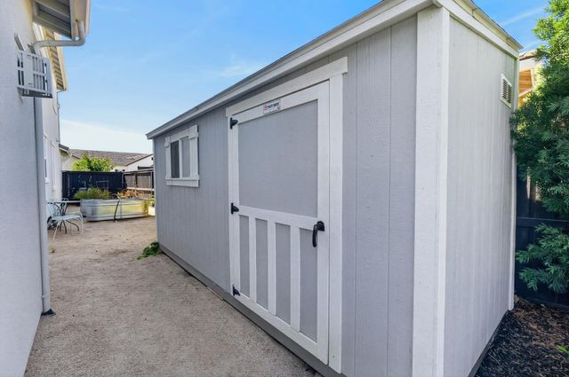 8153 Seahorse Way, Elk Grove, CA 95757