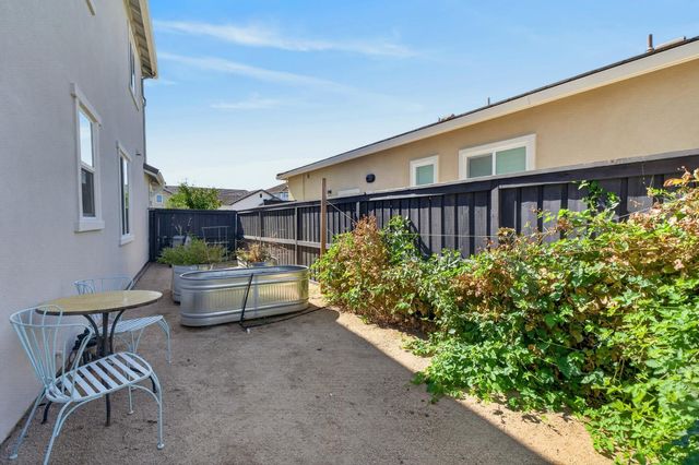 8153 Seahorse Way, Elk Grove, CA 95757