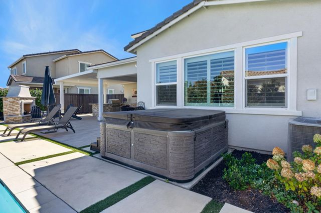 8153 Seahorse Way, Elk Grove, CA 95757
