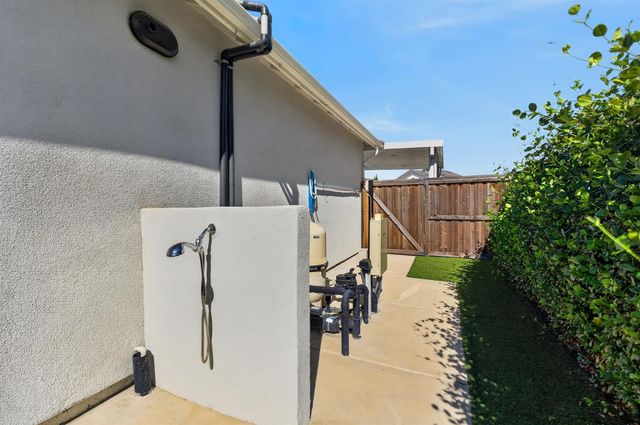 8153 Seahorse Way, Elk Grove, CA 95757