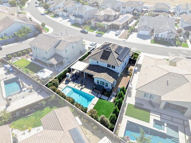 8153 Seahorse Way, Elk Grove, CA 95757