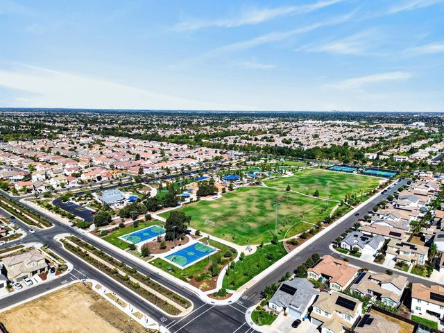8153 Seahorse Way, Elk Grove, CA 95757