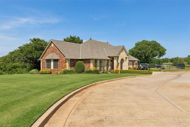 617 Spavinaw Lane, Edmond, OK 73025