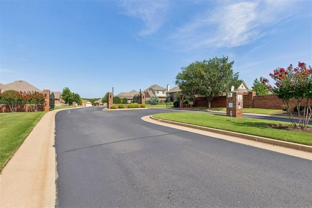 617 Spavinaw Lane, Edmond, OK 73025