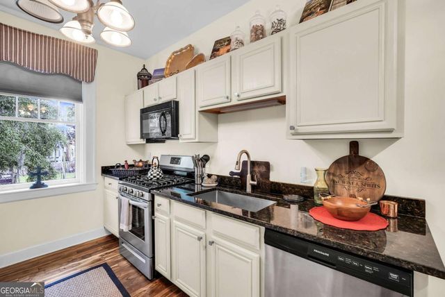 17 E 37Th Street 12, Savannah, GA 31401