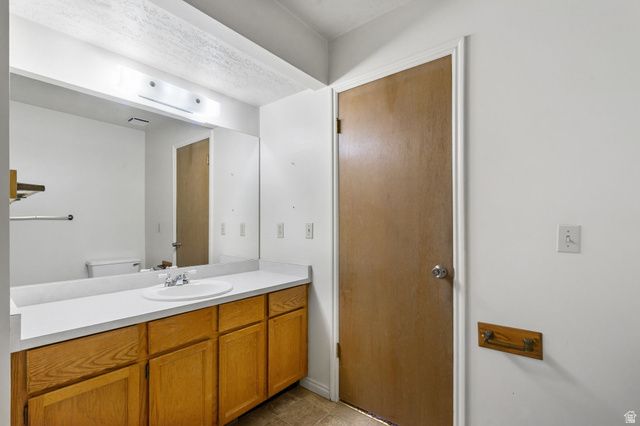 6896 HILLSIDE VILLAGE CIR, Cottonwood Heights, UT 84121