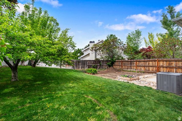 6896 HILLSIDE VILLAGE CIR, Cottonwood Heights, UT 84121