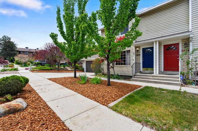 6896 HILLSIDE VILLAGE CIR, Cottonwood Heights, UT 84121