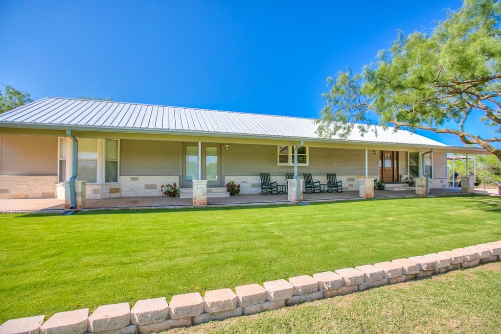 Image 1 of property listing at 9301 W Hwy 158, Robert Lee, TX 76945
