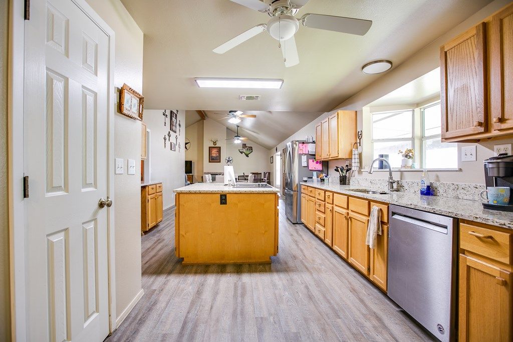 Image 19 of property listing at 9301 W Hwy 158, Robert Lee, TX 76945