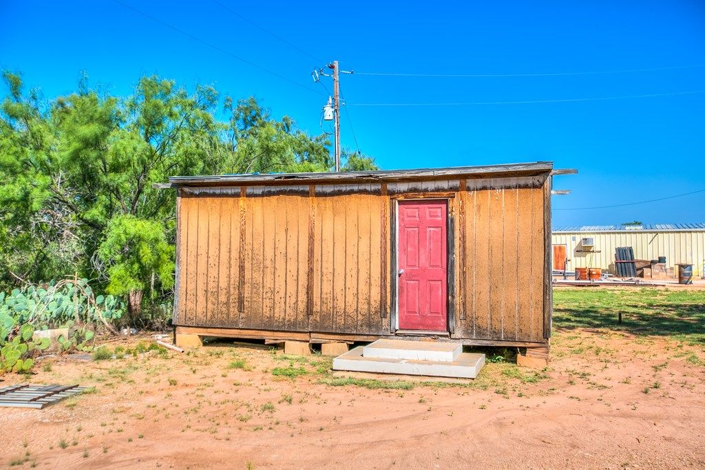 Image 39 of property listing at 9301 W Hwy 158, Robert Lee, TX 76945