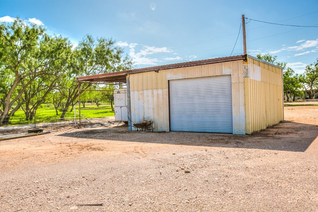 Image 44 of property listing at 9301 W Hwy 158, Robert Lee, TX 76945