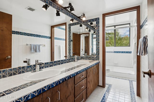 1327 E LAS PALMARITAS Drive, Phoenix, AZ 85020