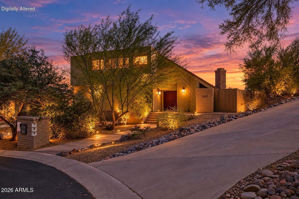 1327 E LAS PALMARITAS Drive, Phoenix, AZ 85020