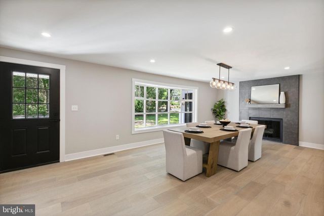 1110 W VALLEY RD, Wayne, PA 19087