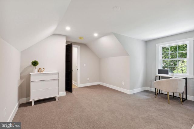 1110 W VALLEY RD, Wayne, PA 19087