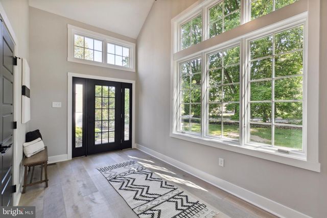 1110 W VALLEY RD, Wayne, PA 19087