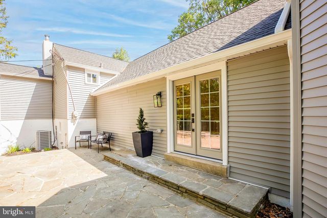 1110 W VALLEY RD, Wayne, PA 19087