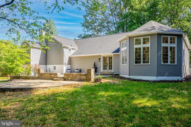 1110 W VALLEY RD, Wayne, PA 19087
