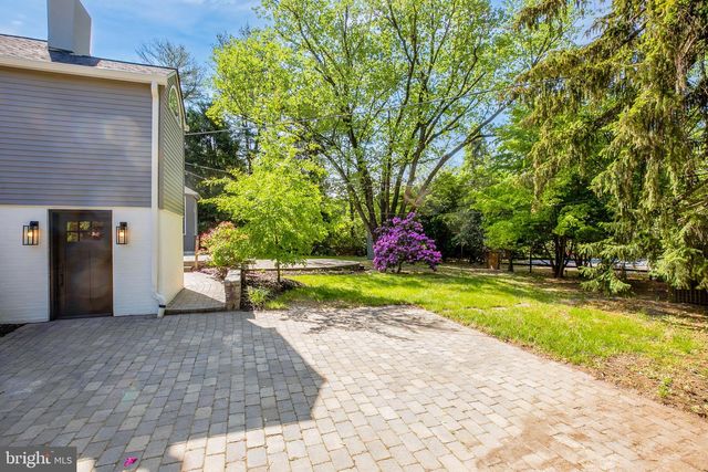 1110 W VALLEY RD, Wayne, PA 19087