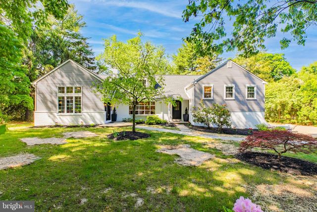 1110 W VALLEY RD, Wayne, PA 19087